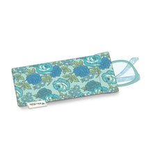 Load image into Gallery viewer, Lori Holt Readers with Soft Case by Riley Blake Great for Quilters and Sewers Riley Blake